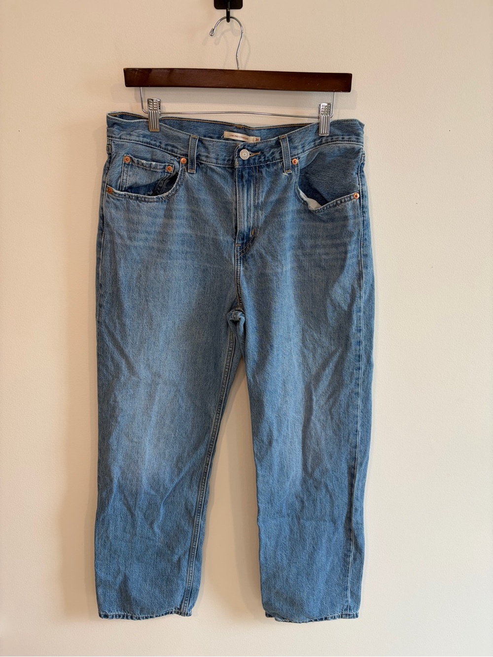 Levi's Women's Low Pro Straight Jeans Size 31 - Picture 3 of 6